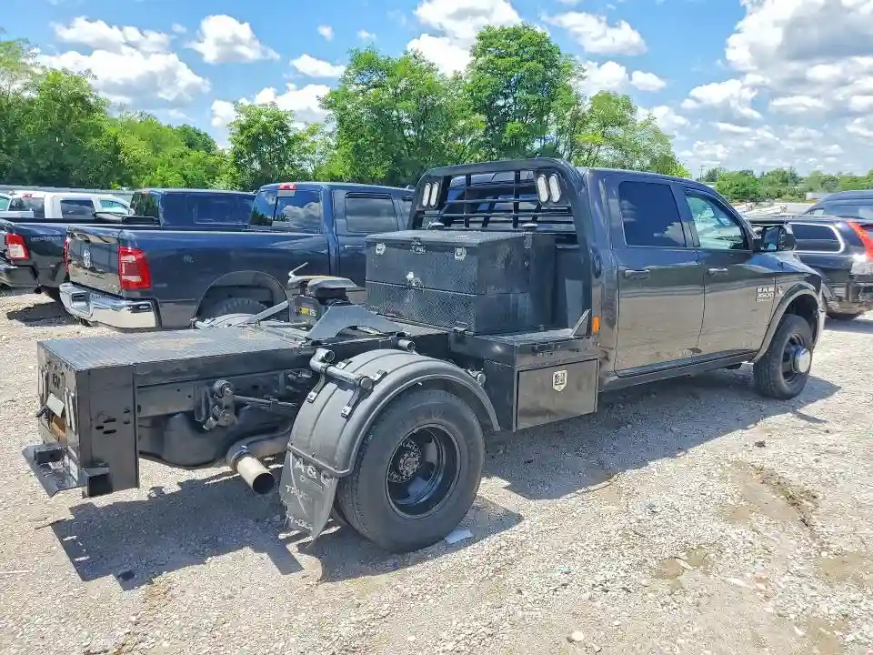 3C7WRTCL8JG159727 2018 RAM 3500-2