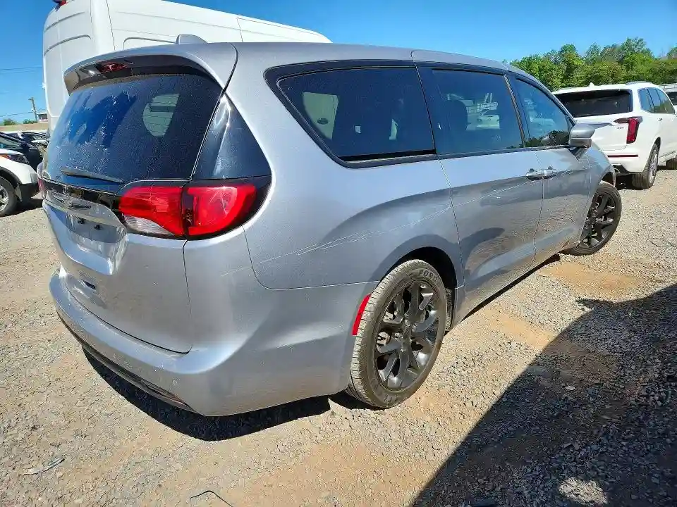 2C4RC1FG7JR357806 2018 CHRYSLER PACIFICA-2