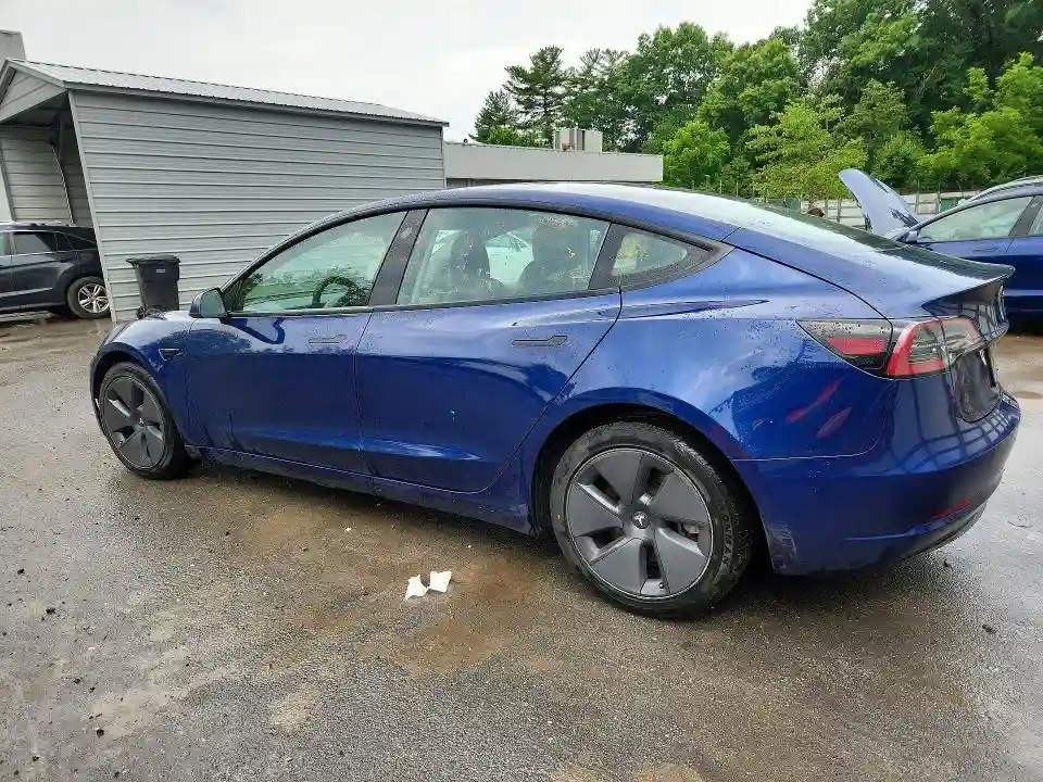 5YJ3E1EA1PF435210 2023 TESLA MODEL 3-1