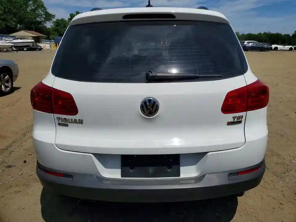 WVGBV7AX2JK001148 2018 VOLKSWAGEN TIGUAN LIM-5