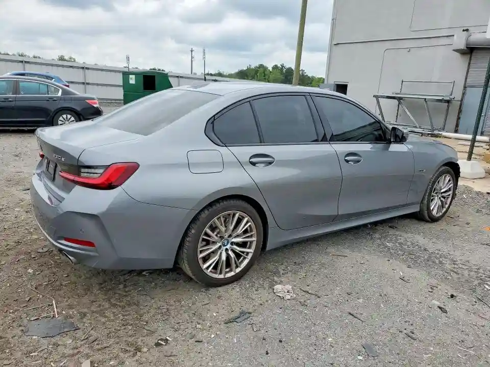 3MW39FF07P8D01696 2023 BMW 3 SERIES-2