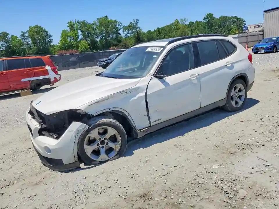 WBAVM1C53FVZ94420 2015 BMW X1-0