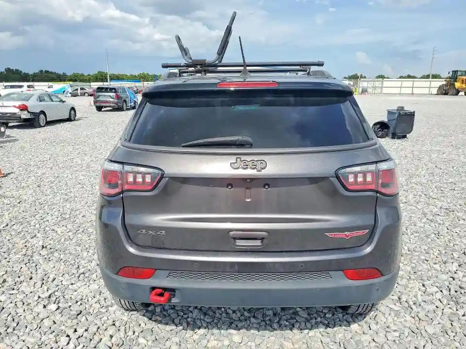 3C4NJDDB5KT759898 2019 JEEP COMPASS-5
