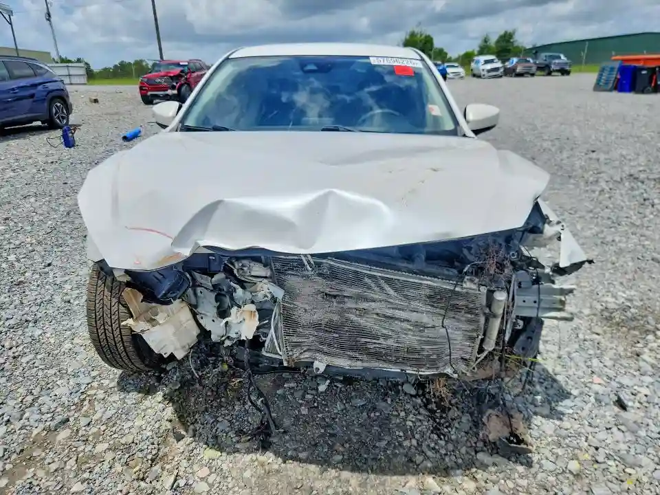 3MZBN1U76JM231388 2018 MAZDA 3-4