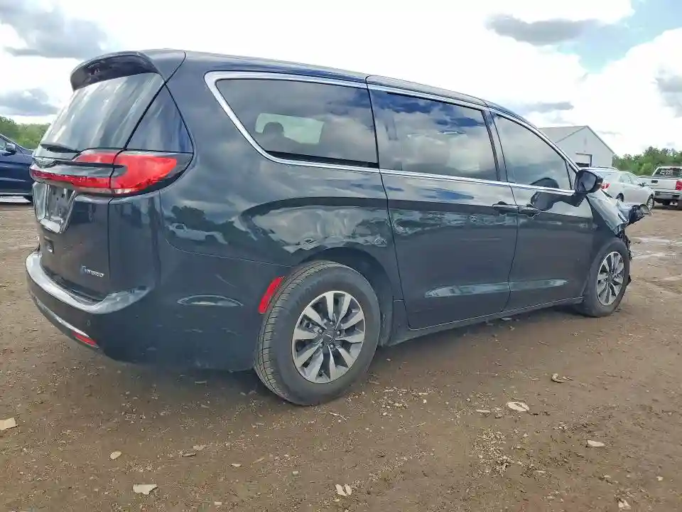 2C4RC1L73NR155975 2022 CHRYSLER PACIFICA-2