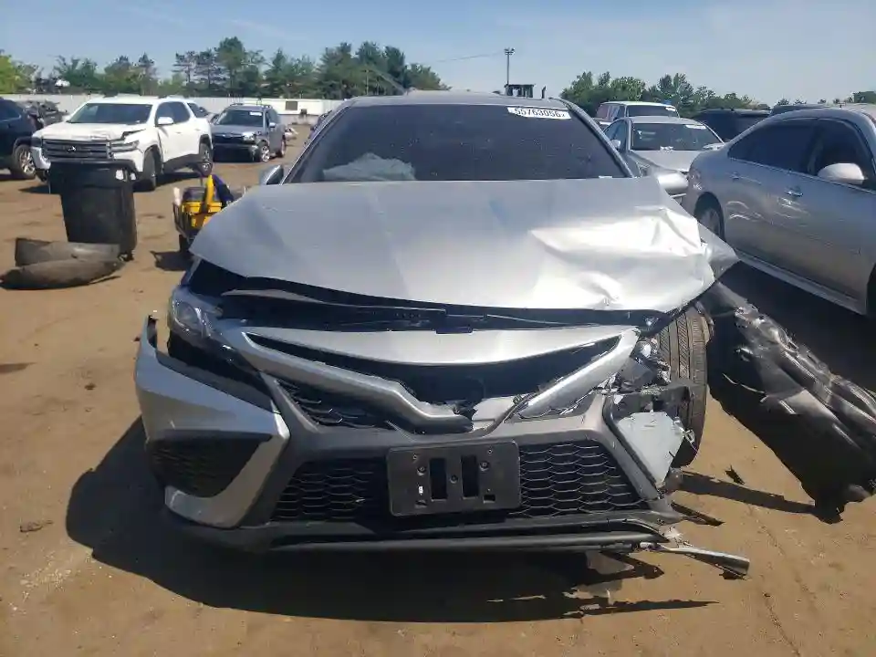 4T1T11AK9NU618686 2022 TOYOTA CAMRY-4