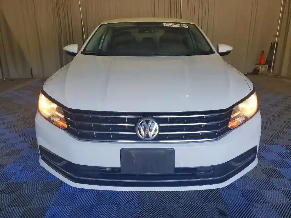 1VWAT7A32HC064190 2017 VOLKSWAGEN PASSAT-4