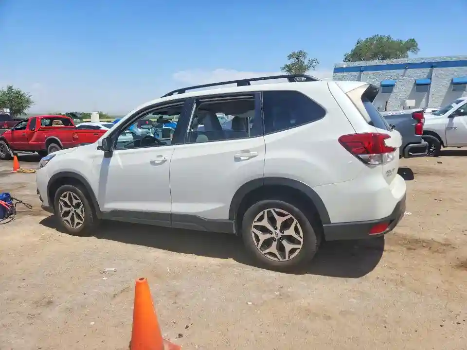 JF2SKADC7NH444743 2022 SUBARU FORESTER-1