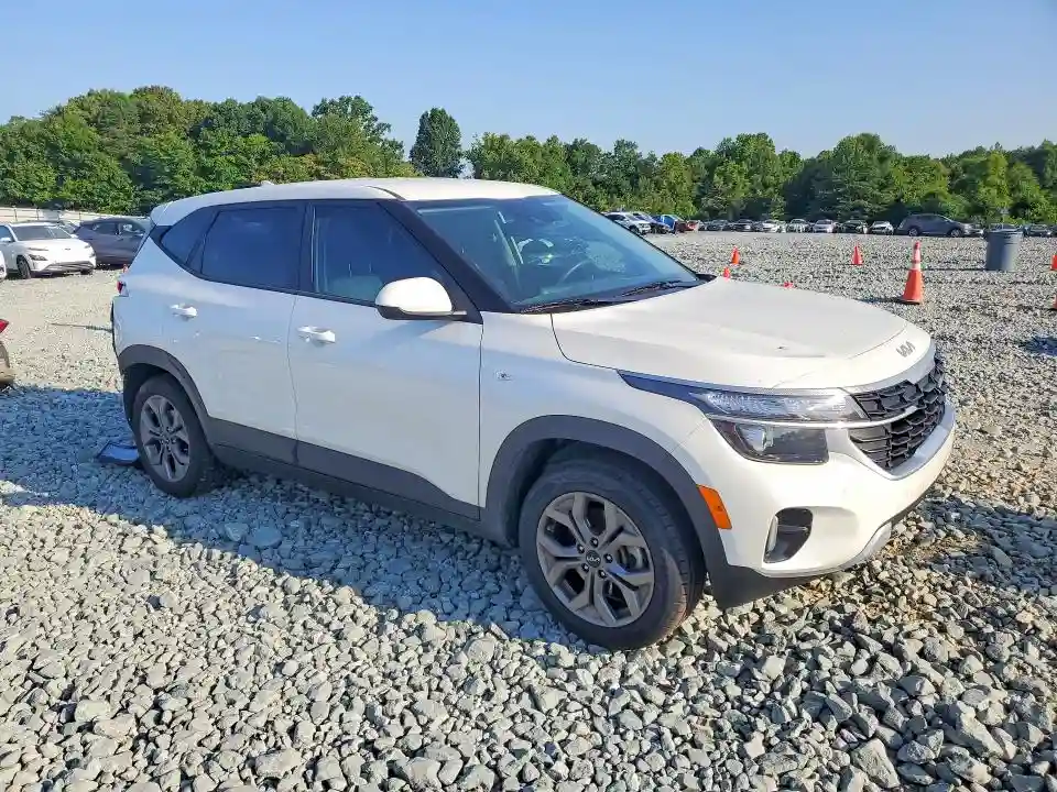 KNDEPCAA2R7477138 2024 KIA SELTOS-3