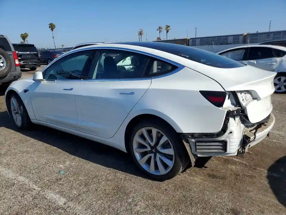 5YJ3E1EA7JF154701 2018 TESLA MODEL 3-1