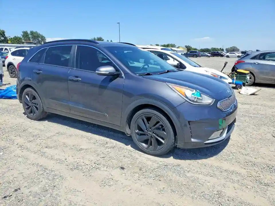 KNDCC3LC6J5149562 2018 KIA NIRO-3