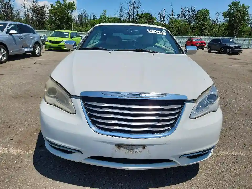 1C3BC7EGXBN554851 2011 CHRYSLER 200-4