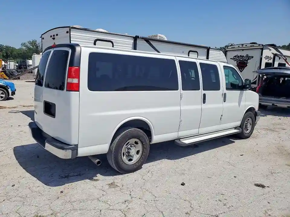 1GAZGPFG1H1126978 2017 CHEVROLET EXPRESS-2