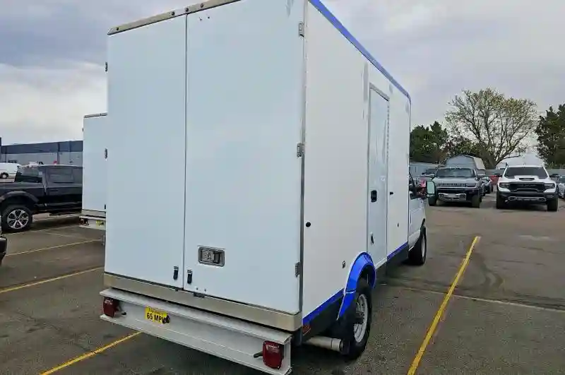 1FDWE3FN5RDD00733 2024 FORD ECONOLINE-3