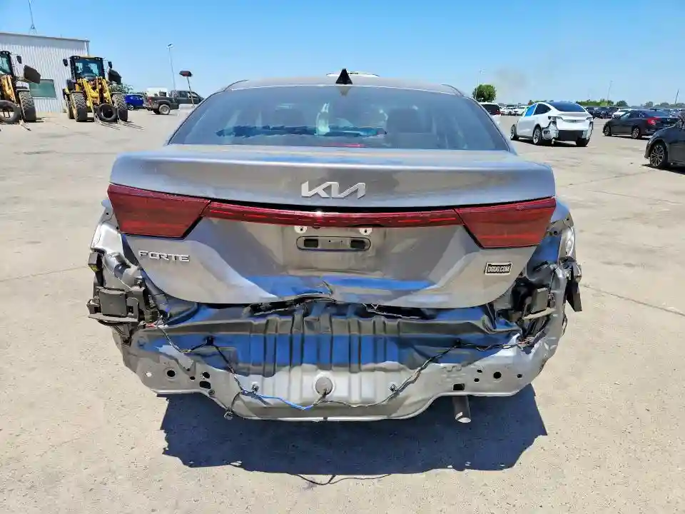 3KPF24AD3PE548119 2023 KIA FORTE LXS-5