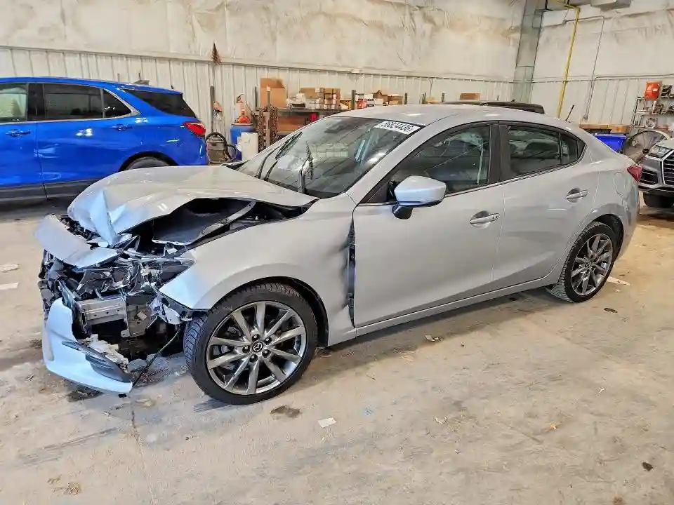 3MZBN1V32JM240620 2018 MAZDA 3-0