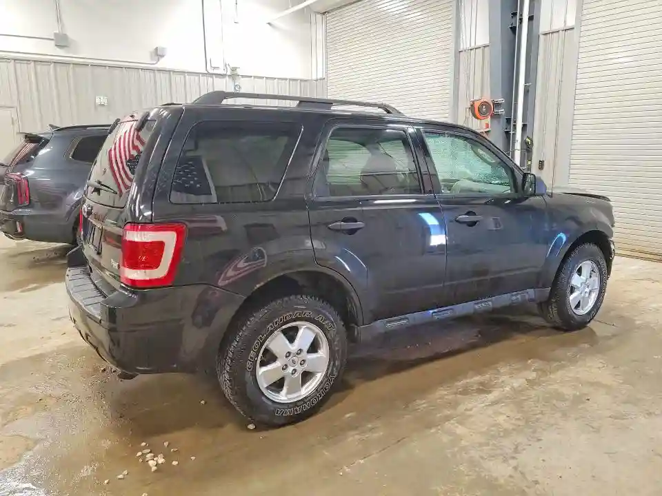 1FMCU9DG8BKA33697 2011 FORD ESCAPE-2