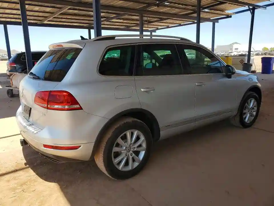 WVGEF9BP7DD002017 2013 VOLKSWAGEN TOUAREG-2