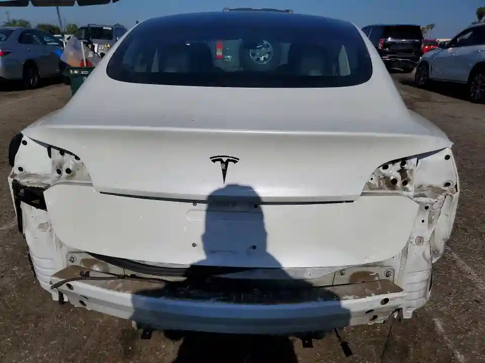 5YJ3E1EA7JF154701 2018 TESLA MODEL 3-5