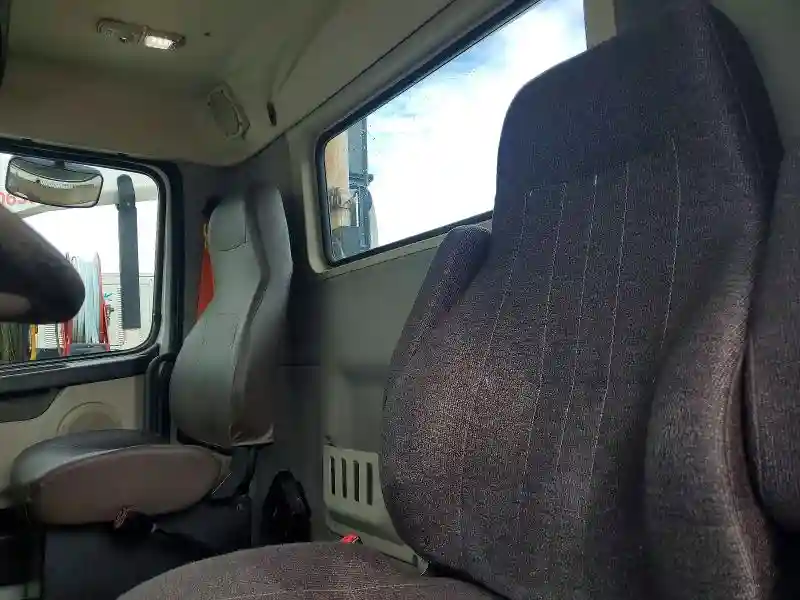 4V4N39TG2JN892710 2018 VOLVO VN-5