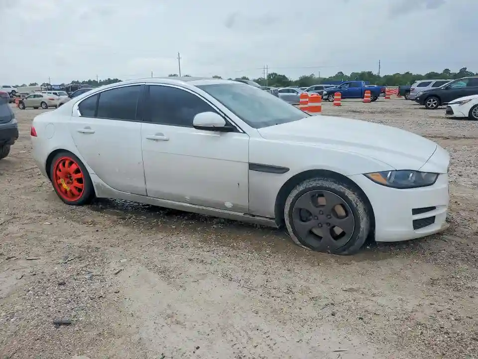 SAJAR4BGXHA973647 2017 JAGUAR XE-3