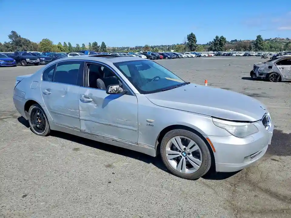 WBANV1C56AC157694 2010 BMW 5 SERIES-3