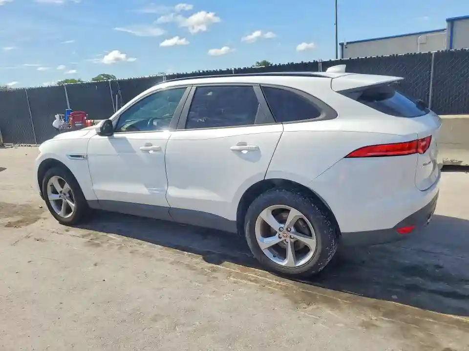 SADCJ2BV4HA067080 2017 JAGUAR F-PACE-1