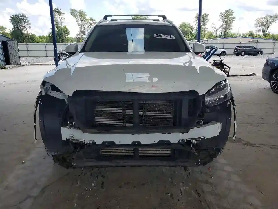 YV4102PK9J1350744 2018 VOLVO XC90-4