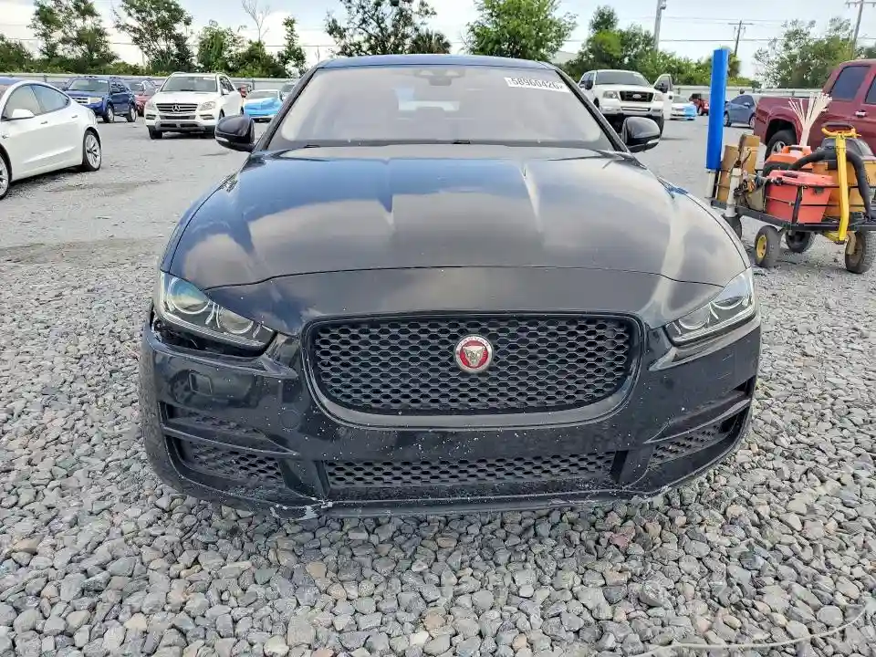 SAJAD4EV9JCP25828 2018 JAGUAR XE-4