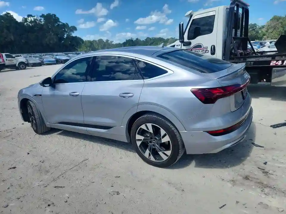 WA12AAGE8NB028552 2022 AUDI E-TRON-1