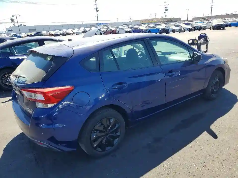 4S3GTAA65H3708186 2017 SUBARU IMPREZA-2