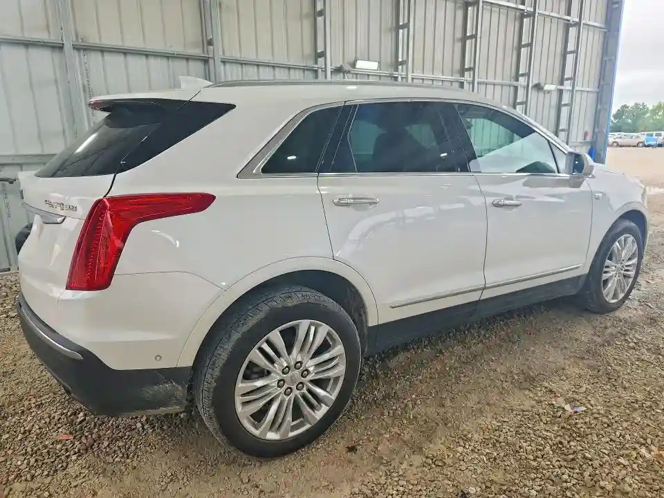 1GYKNCRS0HZ139711 2017 CADILLAC XT5-2