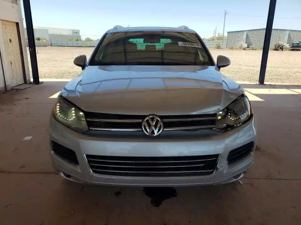 WVGEF9BP7DD002017 2013 VOLKSWAGEN TOUAREG-4