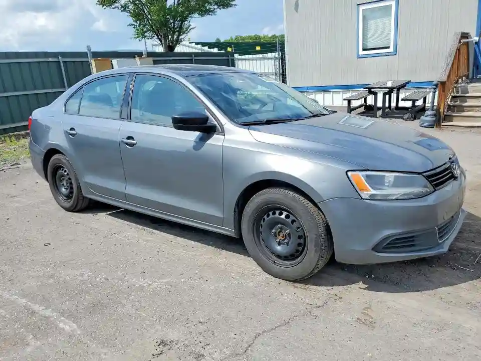 3VW1K7AJ3EM322003 2014 VOLKSWAGEN JETTA-3