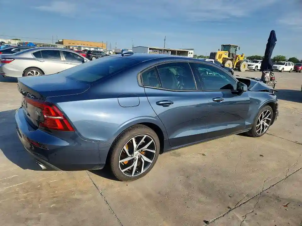 7JRA22TK1LG072801 2020 VOLVO S60-2