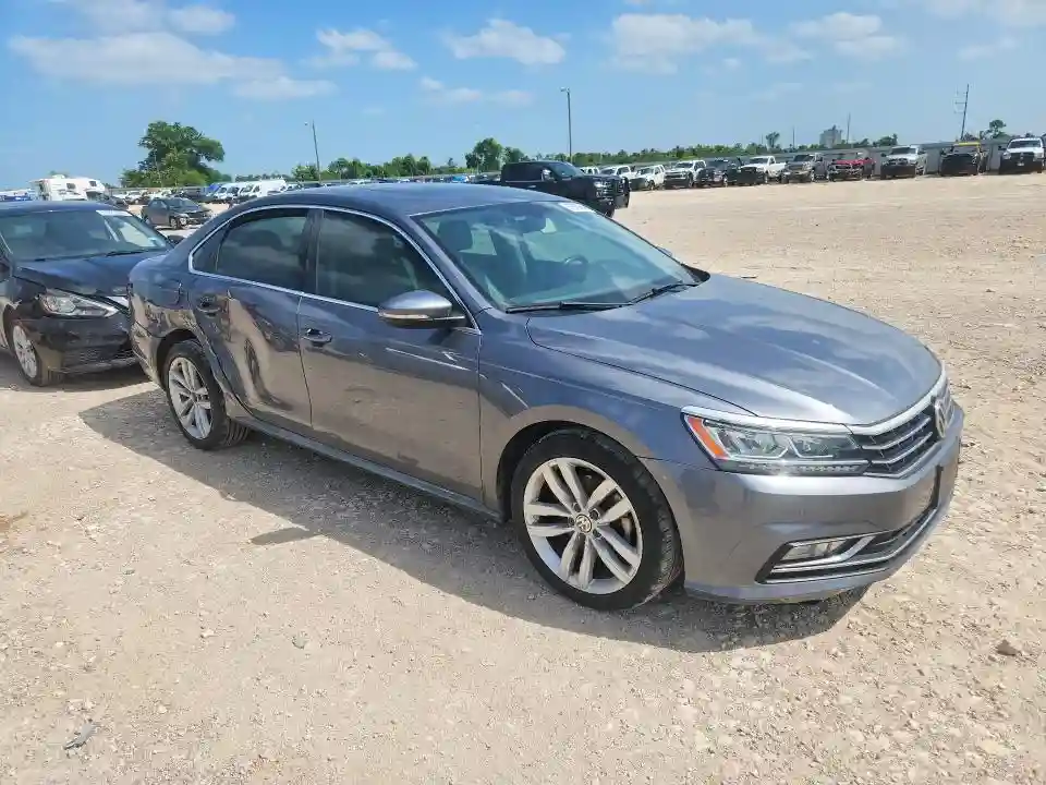 1VWBA7A38JC025278 2018 VOLKSWAGEN PASSAT-3