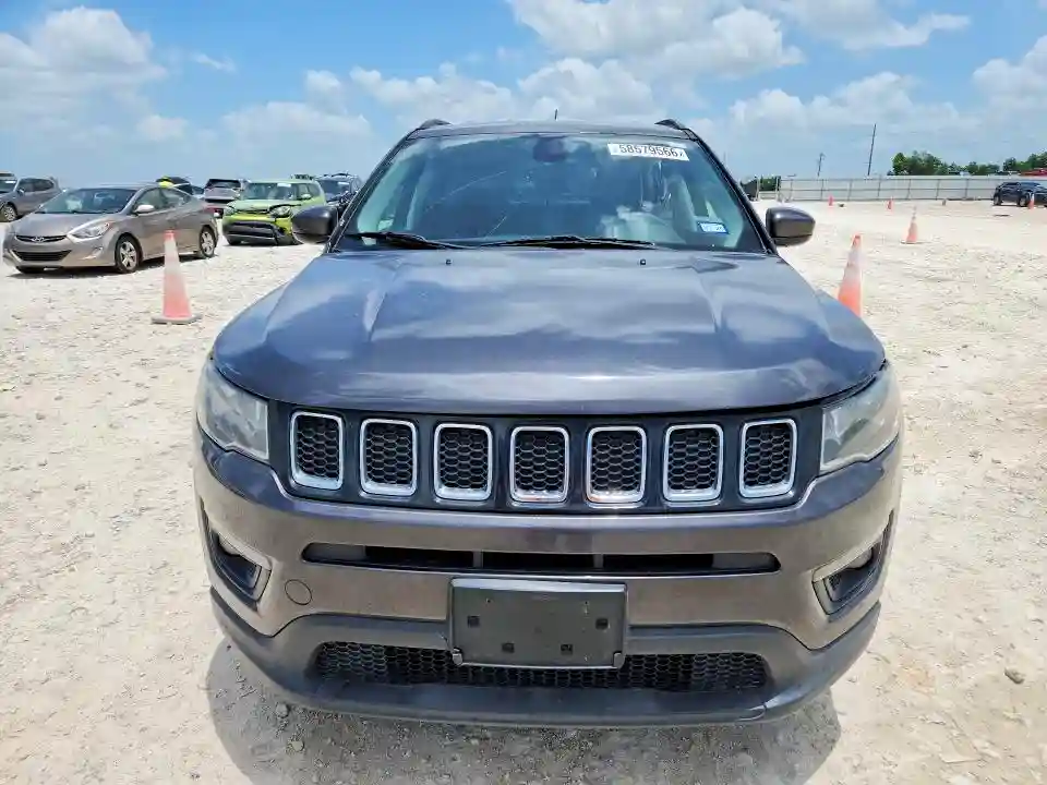 3C4NJDBB0JT201488 2018 JEEP COMPASS-4