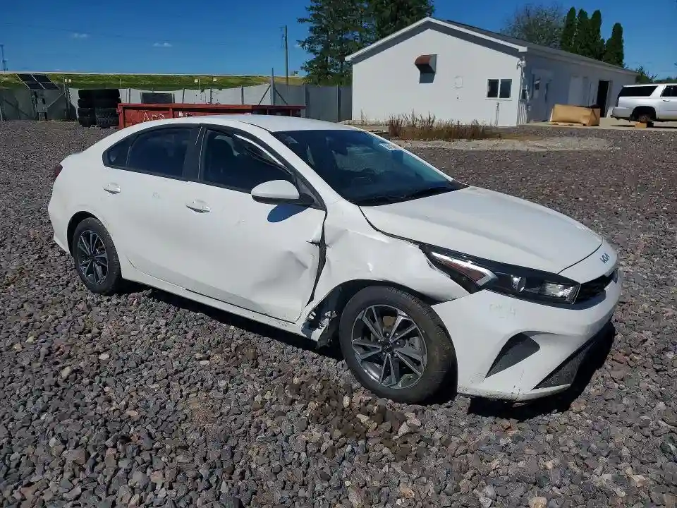 3KPF24AD1NE427652 2022 KIA FORTE LXS-3