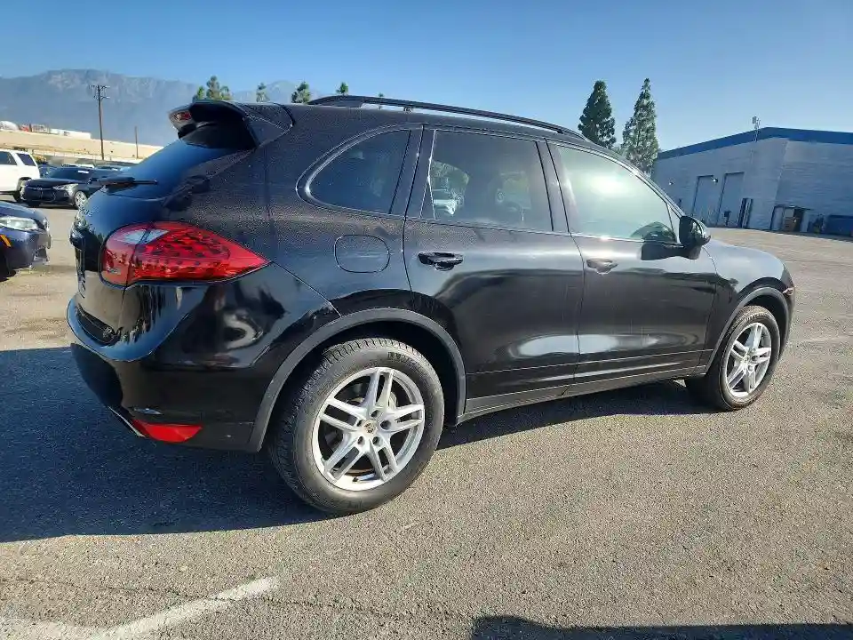 WP1AB2A28BLA55063 2011 PORSCHE CAYENNE-2