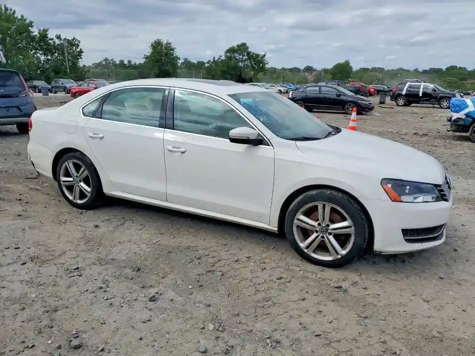 1VWBH7A32EC015878 2014 VOLKSWAGEN PASSAT-3