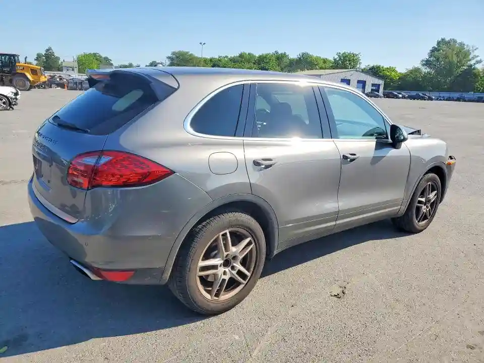WP1AB2A25BLA51066 2011 PORSCHE CAYENNE-2