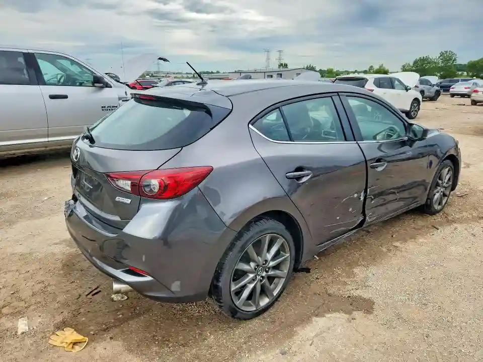 3MZBN1L37JM270005 2018 MAZDA 3-2
