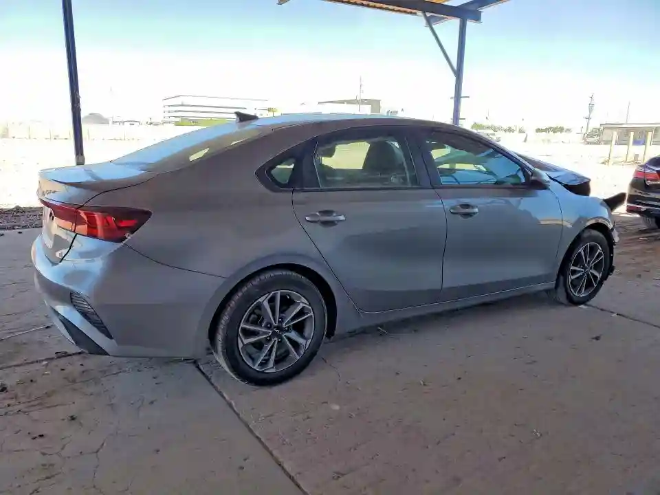 3KPF24AD2RE723334 2024 KIA FORTE LXS-2