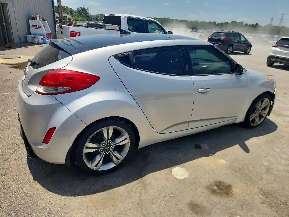 KMHTC6AD2DU166913 2013 HYUNDAI VELOSTER-2