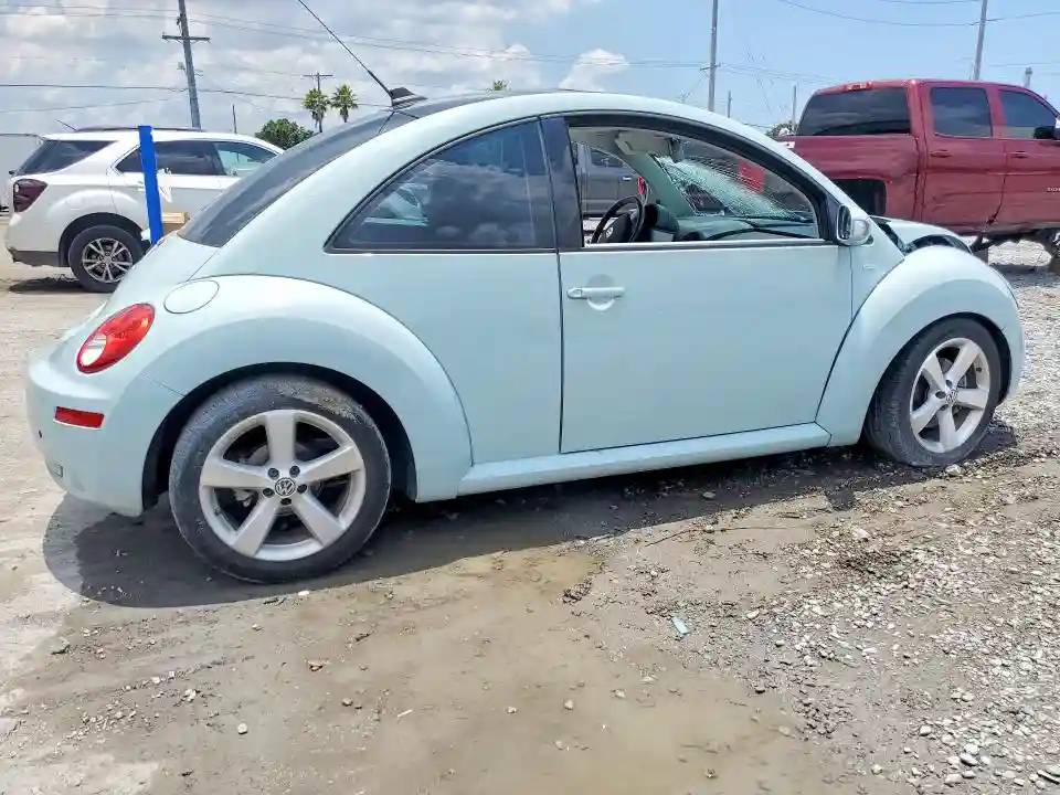 3VWRW3AG3AM027319 2010 VOLKSWAGEN BEETLE-2