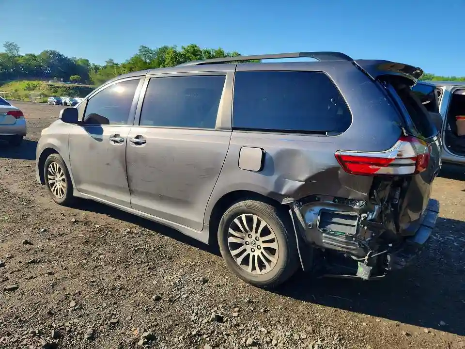 5TDYZ3DC8JS943671 2018 TOYOTA SIENNA-1