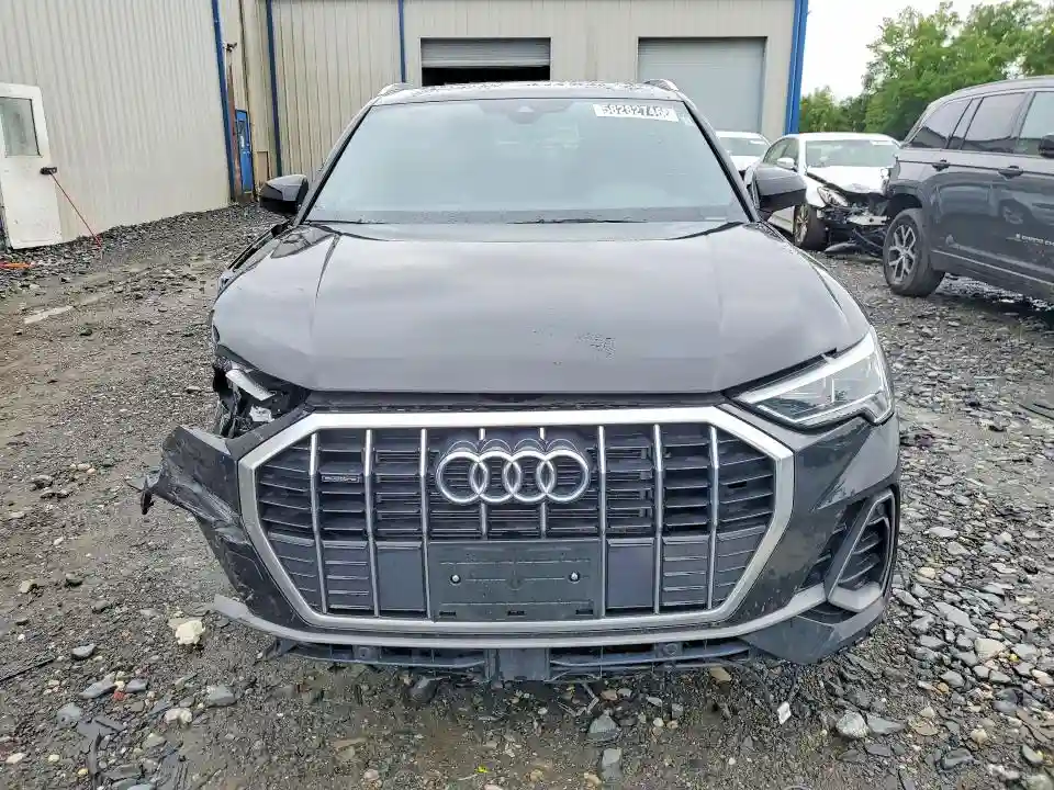WA1DECF30S1048000 2025 AUDI Q3-4