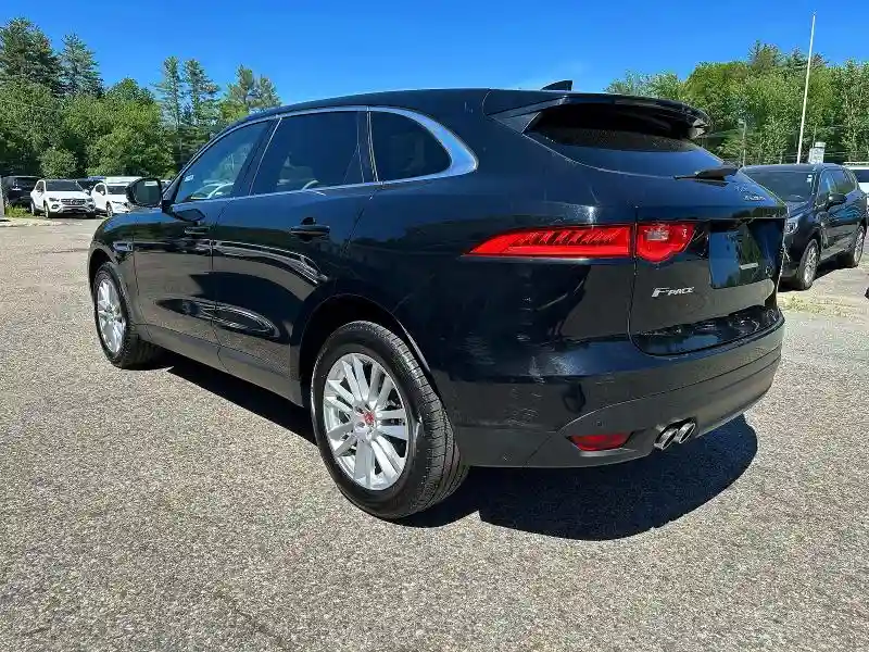 SADCK2BN7HA085506 2017 JAGUAR F-PACE-2