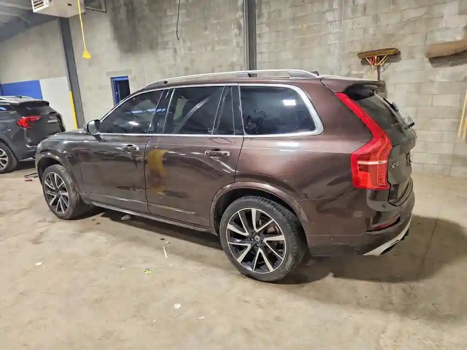 YV4A22PK5J1321560 2018 VOLVO XC90-1