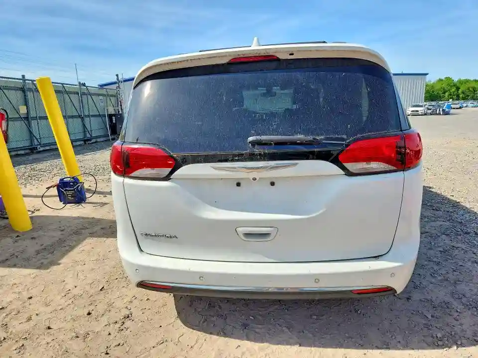 2C4RC1BG5JR119765 2018 CHRYSLER PACIFICA-5
